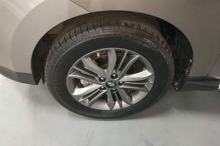 Used Hyundai ix35 2013 2.0L Automatic Two-Wheel Drive Smart GLS China IV Standard Left Front Wheel Hub