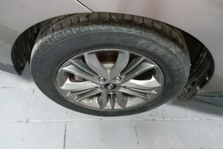 Used Hyundai ix35 2013 2.0L Automatic Two-Wheel Drive Smart GLS China IV Standard Left Front Wheel Hub