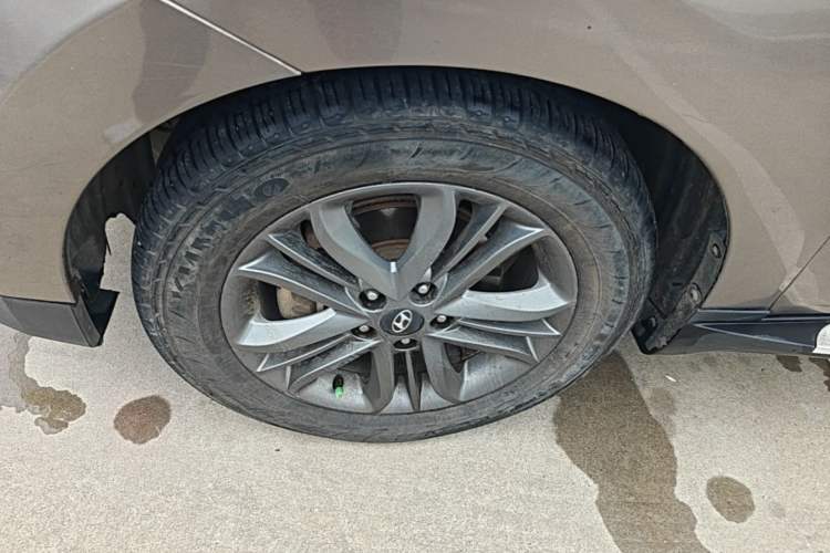 Used Hyundai ix35 2013 2.0L Automatic Two-Wheel Drive Smart GLS China IV Standard Left Front Wheel Hub