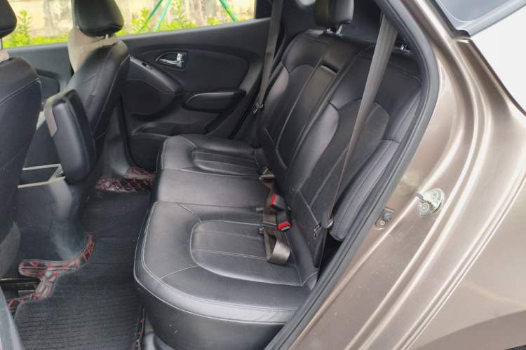 Used Hyundai ix35 2013 2.0L Automatic Two-Wheel Drive Smart GLS China IV Standard Left Rear Seat
