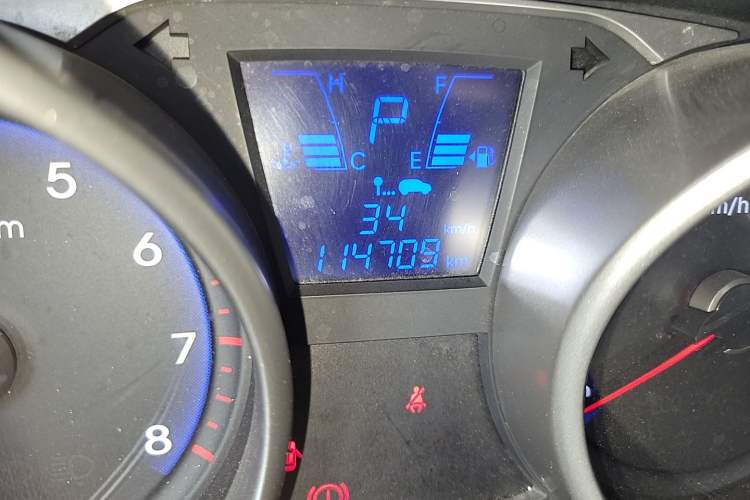 Used Hyundai ix35 2013 2.0L Automatic Two-Wheel Drive Smart GLS China IV Standard Odometer Close Up
