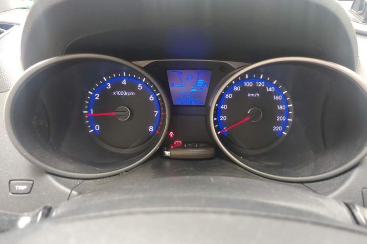 Used Hyundai ix35 2013 2.0L Automatic Two-Wheel Drive Smart GLS China V Standard Odometer Close Up