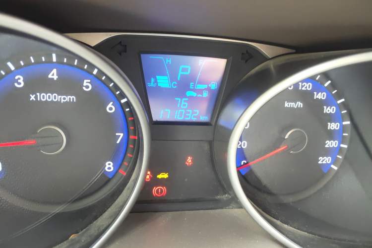 Used Hyundai ix35 2013 2.0L Automatic Two-Wheel Drive Smart GLS China IV Standard Odometer Close Up