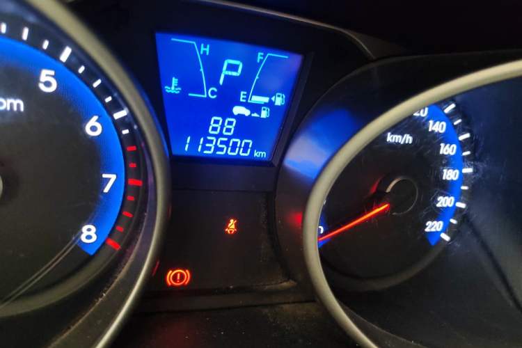 Used Hyundai ix35 2013 2.0L Automatic Two-Wheel Drive Smart GLS China V Standard Odometer Close Up