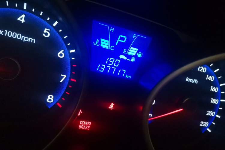 Used Hyundai ix35 2013 2.0L Automatic Two-Wheel Drive Smart GLS China IV Standard Odometer Close Up