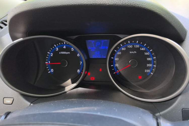Used Hyundai ix35 2013 2.0L Automatic Two-Wheel Drive Smart GLS China IV Standard Odometer Close Up