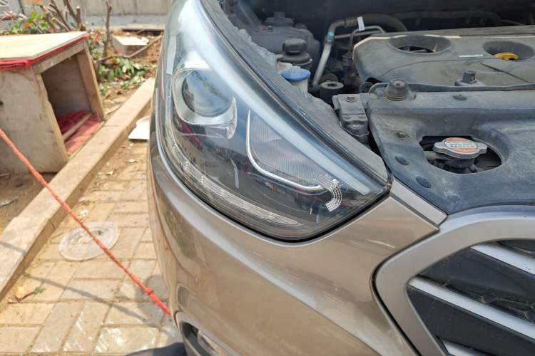 Used Hyundai ix35 2013 2.0L Automatic Two-Wheel Drive Smart GLS China IV Standard Right Front Headlight