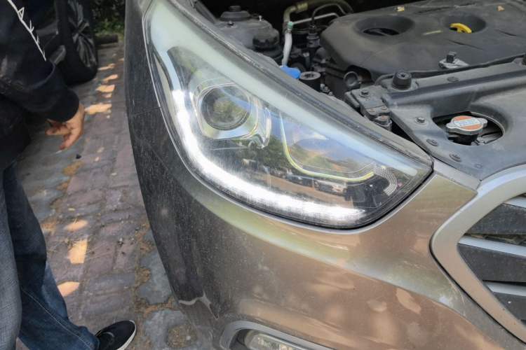 Used Hyundai ix35 2013 2.0L Automatic Two-Wheel Drive Smart GLS China IV Standard Right Front Headlight