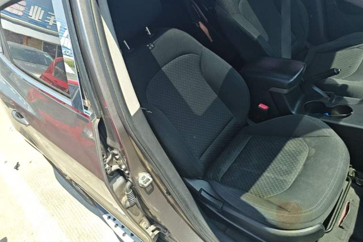Used Hyundai ix35 2013 2.0L Automatic 2WD Comfort GL China IV Standard Right Front Seat