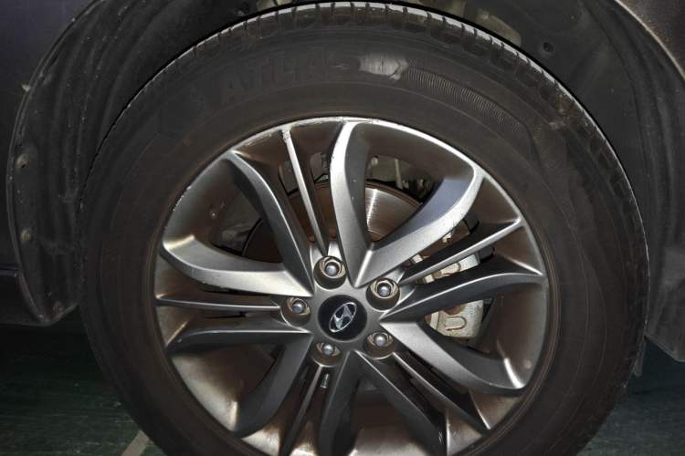 Used Hyundai ix35 2013 2.0L Automatic Two-Wheel Drive Smart GLS China IV Standard Right Front Wheel Hub