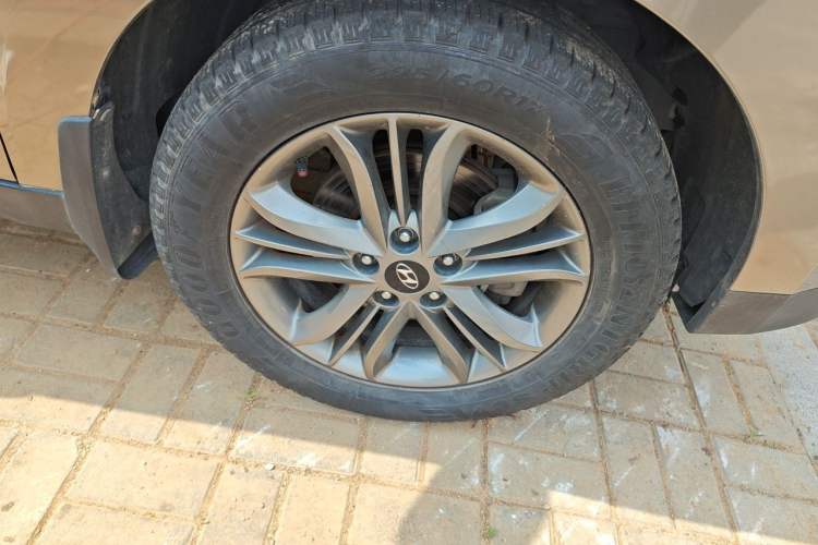 Used Hyundai ix35 2013 2.0L Automatic Two-Wheel Drive Smart GLS China IV Standard Right Front Wheel Hub