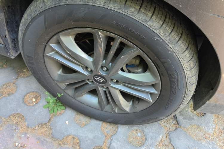 Used Hyundai ix35 2013 2.0L Automatic Two-Wheel Drive Smart GLS China IV Standard Right Front Wheel Hub