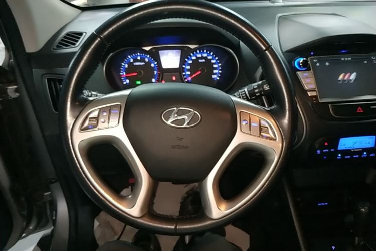 Used Hyundai ix35 2013 2.0L Automatic Two-Wheel Drive Smart GLS China IV Standard Steering Wheel