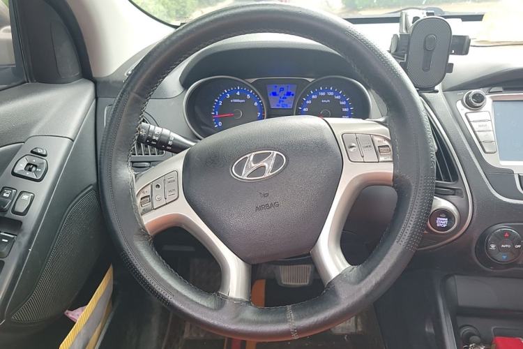 Used Hyundai ix35 2013 2.0L Automatic Two-Wheel Drive Smart GLS China IV Standard Steering Wheel