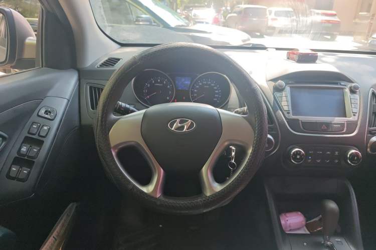 Used Hyundai ix35 2013 2.0L Automatic 4x4 Comfort GL China V Standard Steering Wheel