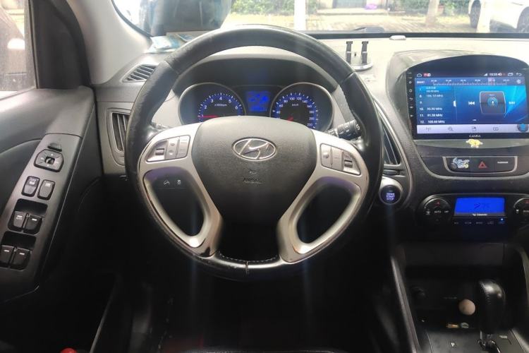 Used Hyundai ix35 2013 2.0L Automatic Two-Wheel Drive Smart GLS China V Standard Steering Wheel