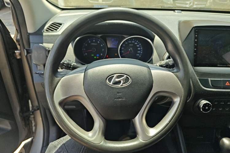 Used Hyundai ix35 2013 2.0L Automatic 2WD Comfort GL China IV Standard Steering Wheel