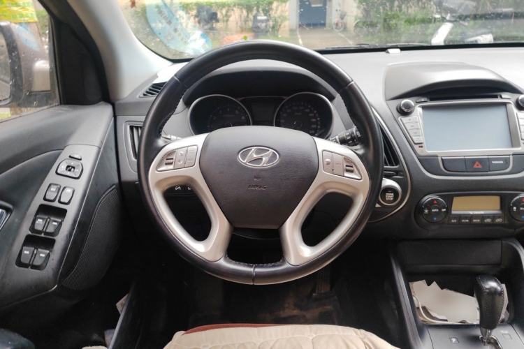 Used Hyundai ix35 2013 2.0L Automatic Two-Wheel Drive Smart GLS China V Standard Steering Wheel