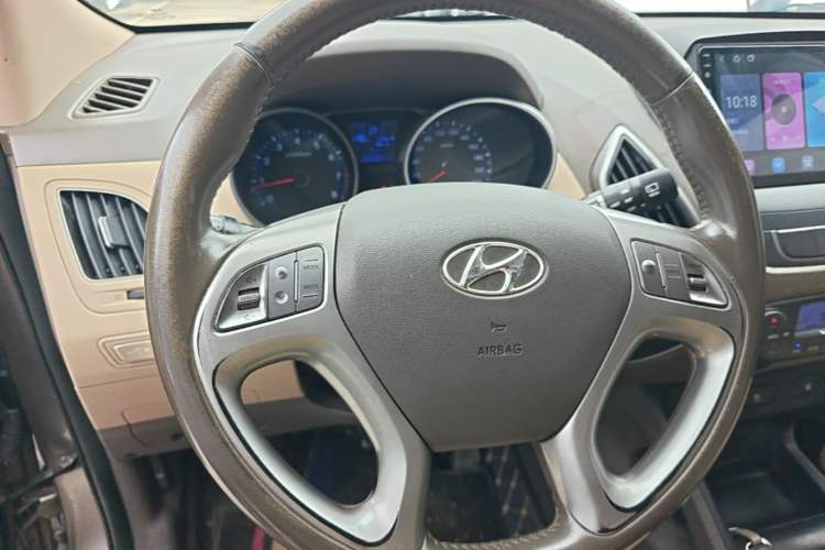 Used Hyundai ix35 2013 2.0L Automatic Two-Wheel Drive Smart GLS China IV Standard Steering Wheel