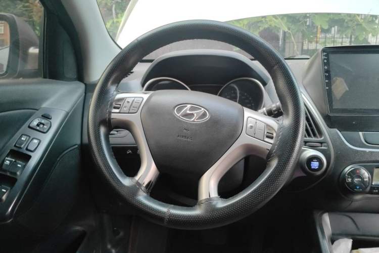 Used Hyundai ix35 2013 2.0L Automatic Two-Wheel Drive Smart GLS China IV Standard Steering Wheel
