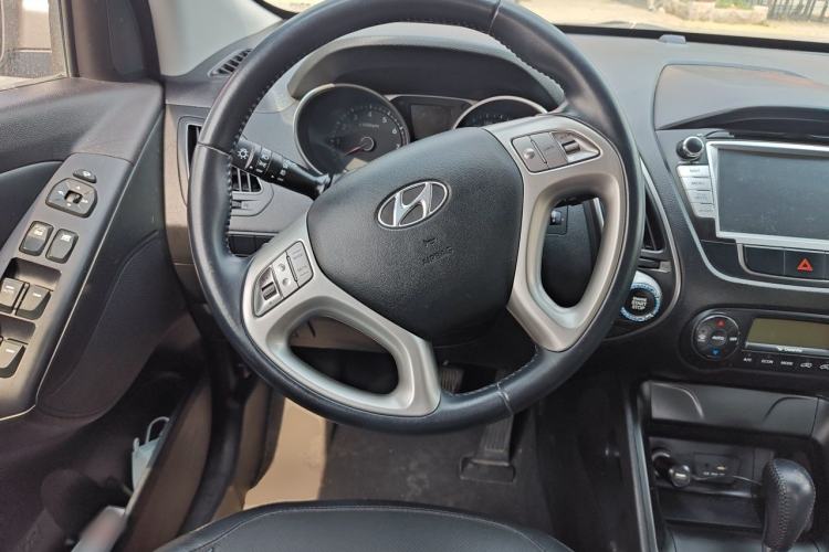 Used Hyundai ix35 2013 2.0L Automatic Two-Wheel Drive Smart GLS China IV Standard Steering Wheel