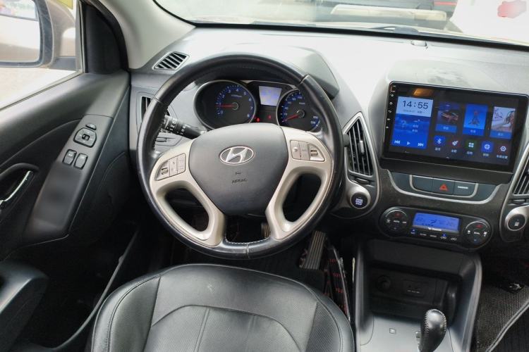 Used Hyundai ix35 2013 2.0L Automatic Two-Wheel Drive Smart GLS China IV Standard Steering Wheel