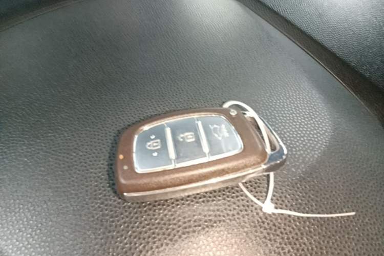 Used Hyundai ix35 2013 2.0L Automatic Two-Wheel Drive Smart GLS China IV Standard Vehicle Key
