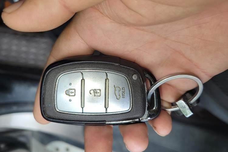 Used Hyundai ix35 2013 2.0L Automatic Two-Wheel Drive Smart GLS China IV Standard Vehicle Key