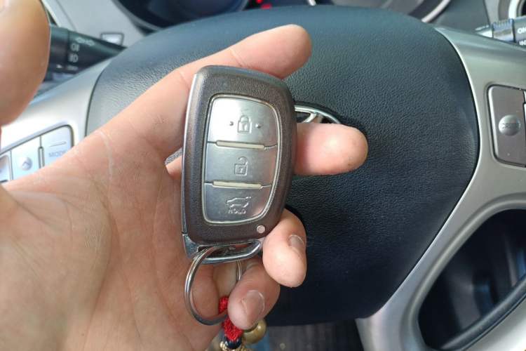 Used Hyundai ix35 2013 2.0L Automatic Two-Wheel Drive Smart GLS China IV Standard Vehicle Key