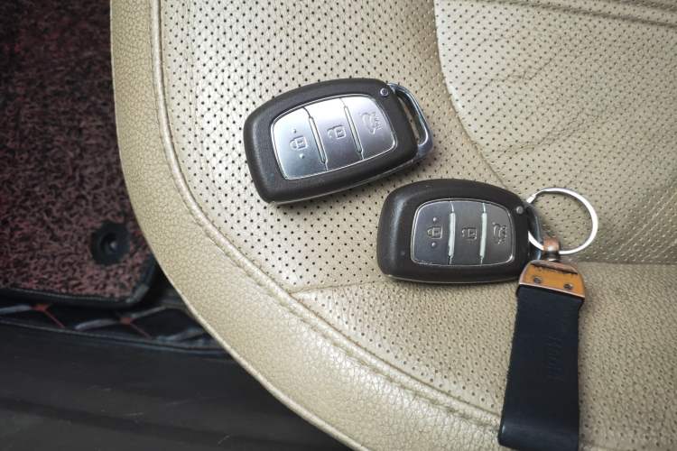 Used Hyundai ix35 2013 2.0L Automatic Two-Wheel Drive Smart GLS China IV Standard Vehicle Key