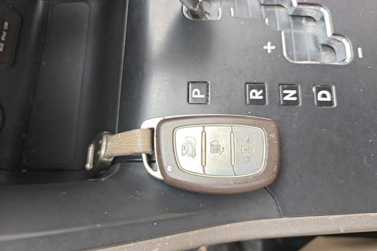 Used Hyundai ix35 2013 2.0L Automatic Two-Wheel Drive Smart GLS China IV Standard Vehicle Key
