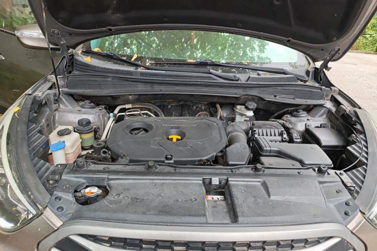 Used Hyundai ix35 2013 2.0L Automatic Two-Wheel Drive Smart GLS China IV Standard Engine Bay
