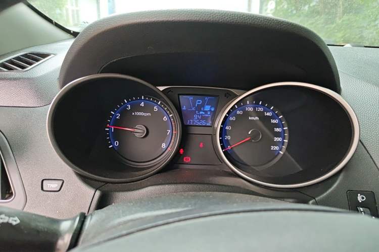 Used Hyundai ix35 2013 2.0L Automatic Two-Wheel Drive Smart GLS China IV Standard Instrument Cluster