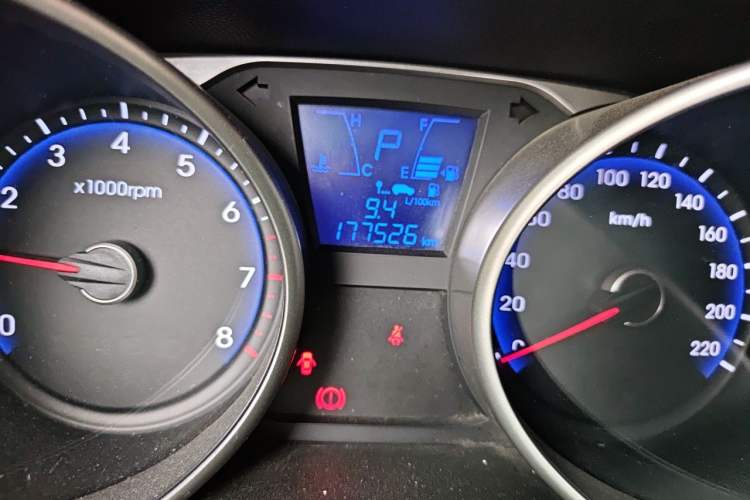 Used Hyundai ix35 2013 2.0L Automatic Two-Wheel Drive Smart GLS China IV Standard Odometer Close Up