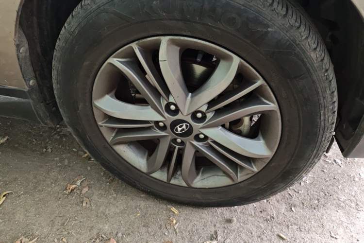 Used Hyundai ix35 2013 2.0L Automatic Two-Wheel Drive Smart GLS China IV Standard Right Front Wheel Hub