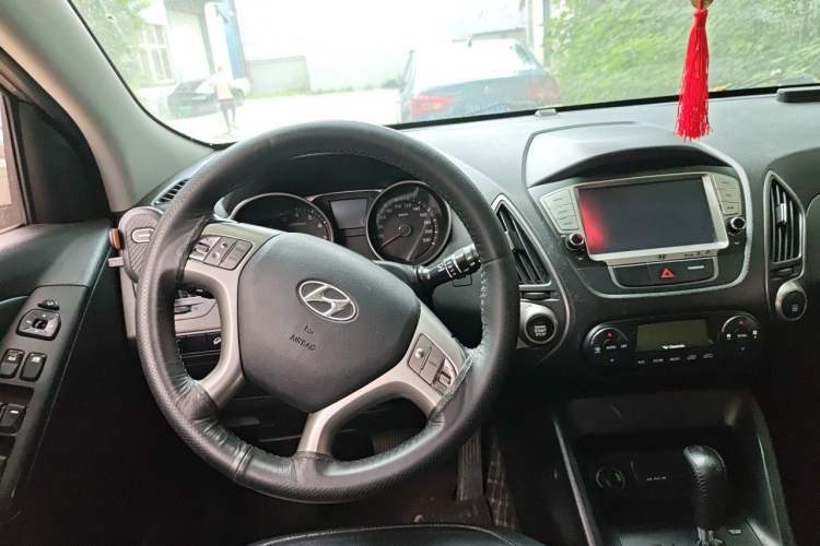 Used Hyundai ix35 2013 2.0L Automatic Two-Wheel Drive Smart GLS China IV Standard Steering Wheel