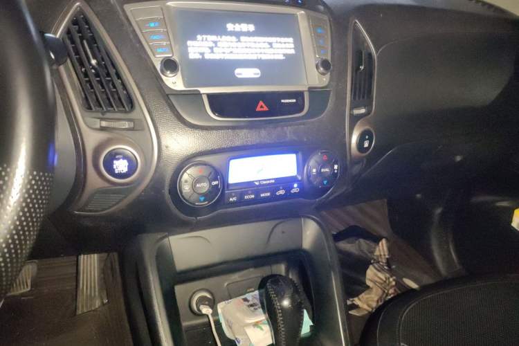 Used Hyundai ix35 2013 2.0L Automatic Two-Wheel Drive Smart GLS China IV Standard Audio And AC Panel