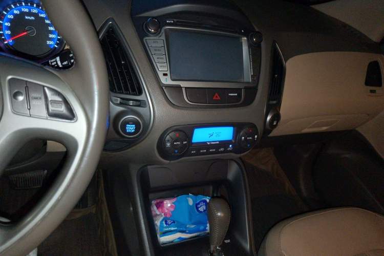 Used Hyundai ix35 2013 2.0L Automatic Two-Wheel Drive Smart GLS China IV Standard Audio And AC Panel
