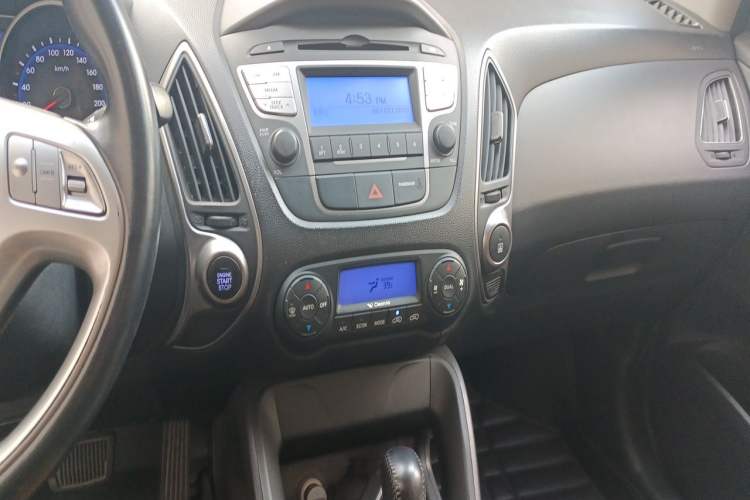 Used Hyundai ix35 2013 2.0L Automatic Two-Wheel Drive Smart GLS China IV Standard Audio And AC Panel