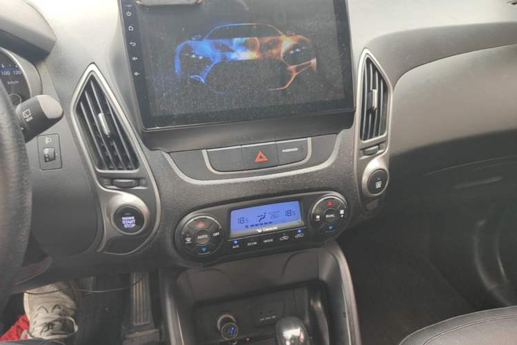 Used Hyundai ix35 2013 2.0L Automatic Two-Wheel Drive Smart GLS China V Standard Audio And AC Panel