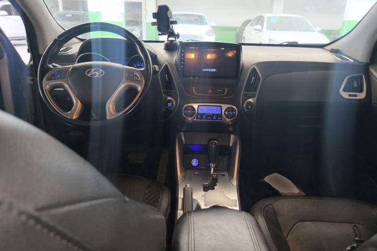 Used Hyundai ix35 2013 2.0L Automatic Two-Wheel Drive Smart GLS China IV Standard Center Console