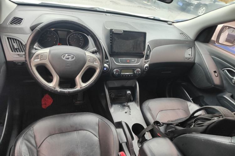 Used Hyundai ix35 2013 2.0L Automatic Two-Wheel Drive Smart GLS China V Standard Center Console