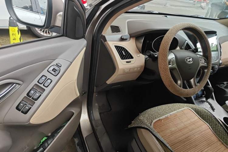 Used Hyundai ix35 2013 2.0L Automatic Two-Wheel Drive Smart GLS China IV Standard Driver Seat