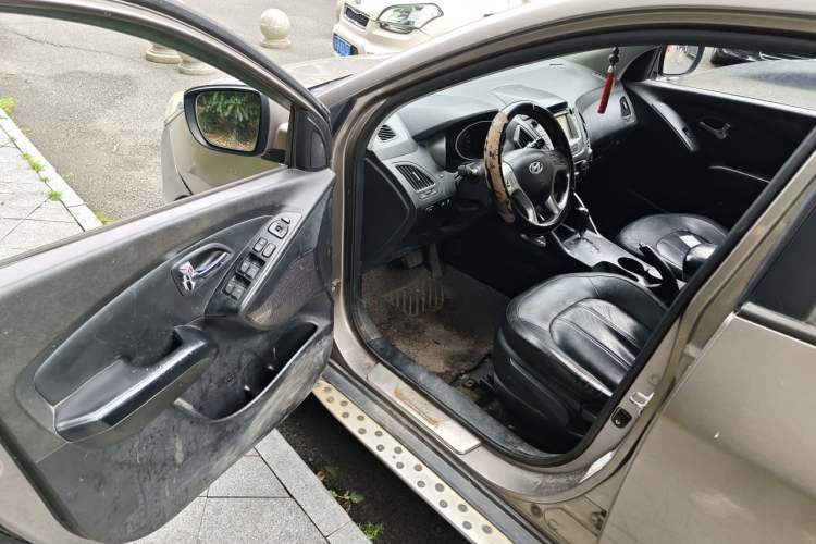 Used Hyundai ix35 2013 2.0L Automatic Two-Wheel Drive Smart GLS China IV Standard Driver Seat