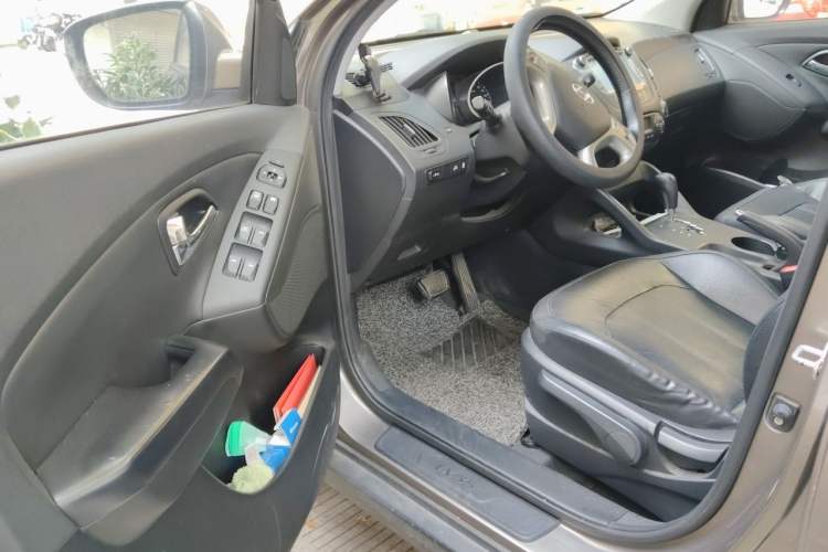 Used Hyundai ix35 2013 2.0L Automatic Two-Wheel Drive Smart GLS China IV Standard Driver Seat