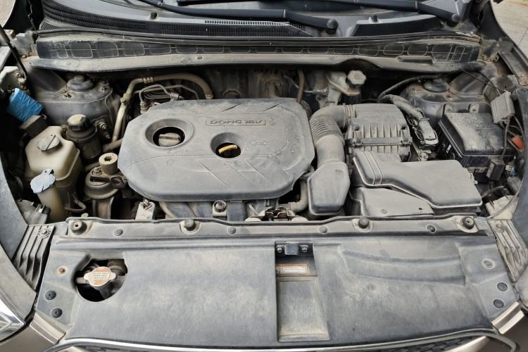 Used Hyundai ix35 2013 2.0L Automatic Two-Wheel Drive Smart GLS China IV Standard Engine Bay