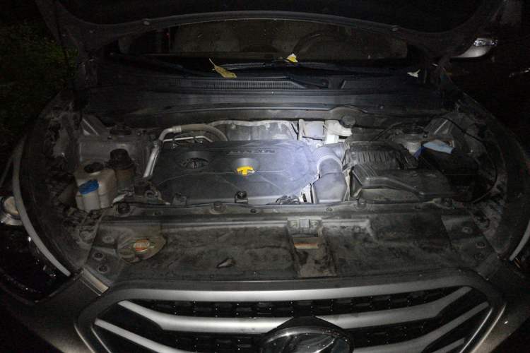 Used Hyundai ix35 2013 2.0L Automatic Two-Wheel Drive Smart GLS China IV Standard Engine Bay