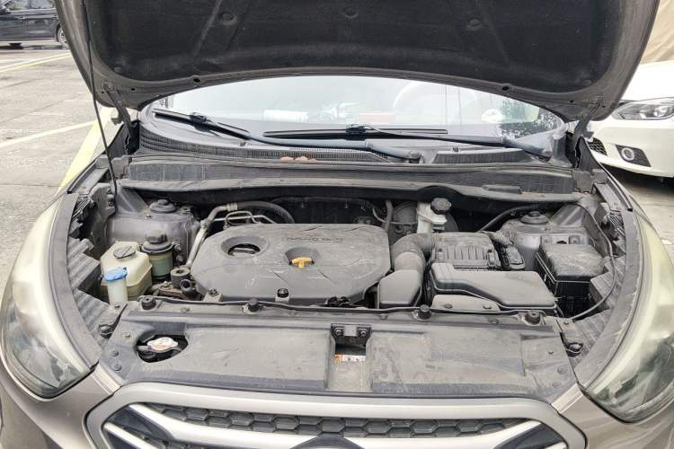 Used Hyundai ix35 2013 2.0L Automatic Two-Wheel Drive Smart GLS China IV Standard Engine Bay