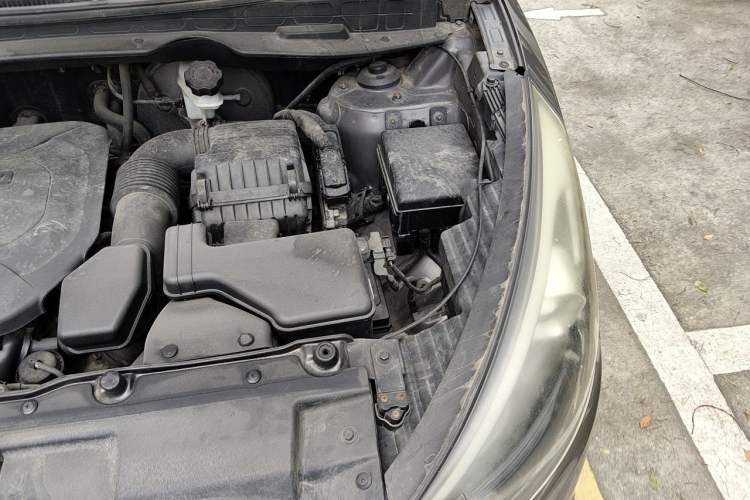 Used Hyundai ix35 2013 2.0L Automatic Two-Wheel Drive Smart GLS China IV Standard Engine Bay Left