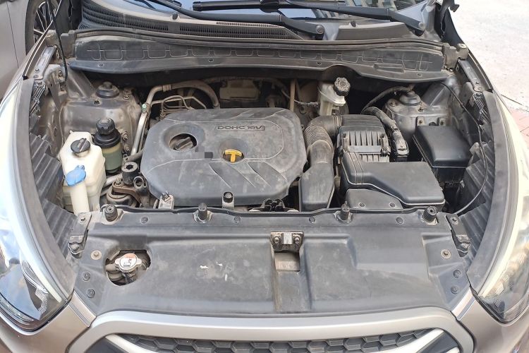 Used Hyundai ix35 2013 2.0L Automatic Two-Wheel Drive Smart GLS China IV Standard Engine Bay